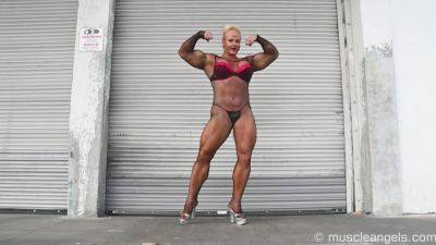 Nuriye Evans Massive Amazon Muscle on girlsporntube.one