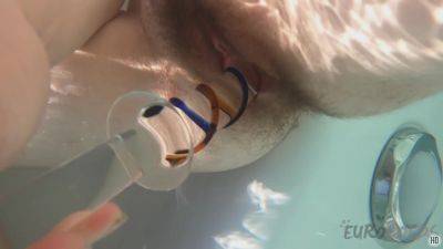 Hot Model Brille Masturbating Underwater In The Jacuzzi Unshaved Teen Pussy on girlsporntube.one