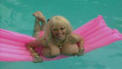 Lolo Ferrari In At The Poll on girlsporntube.one