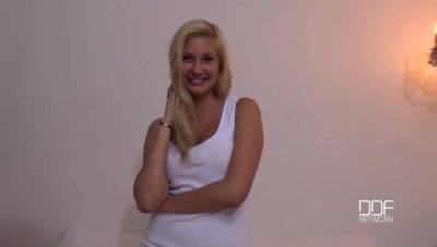 Sizzling Hot Encounter with Holly Belle - Czech Republic on girlsporntube.one