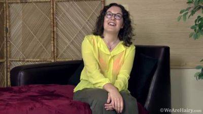 Tamar's Hot Solo Session on the Doctor's Couch on girlsporntube.one