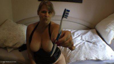 Electric Toothbrush - An Emergency Vibrator? on girlsporntube.one