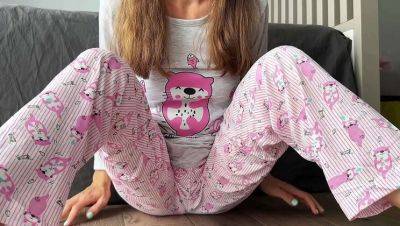 Teen Stepsister Fingers Herself in Pajamas and Squirts Close Up on girlsporntube.one