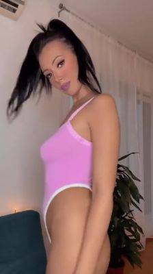 #Ponytail #Pinkvibes #Pinkbodysuit #Bodygoals #Brunette - Sex Cam on girlsporntube.one