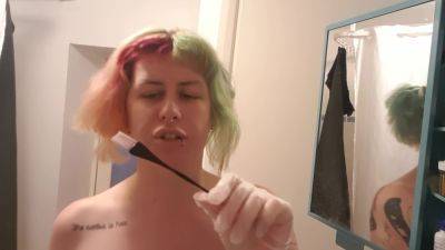 Alternative Girl Shaves Head on girlsporntube.one