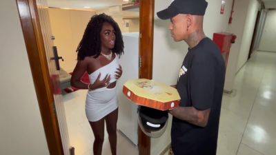 Fui Fazer Entrega De Uma Pizza Por Para Preta Gostosa Ela Me Convidou Para Dentro Da Casa Dela E Pagou Com Xerecard Cadelinha Fodendo Com Vontade E Gemendo Alto Na Pica (completo No Red E No Cher 6 Min With Alicia Ribeiro on girlsporntube.one