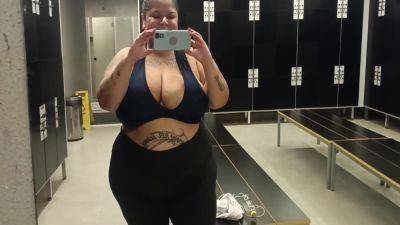 Mary Jhuana - Bbw Exibida No Banheiro Da Academia 6 Min on girlsporntube.one