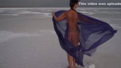 Erotic Dance On Salt Crust Of Salt Lake Elton on girlsporntube.one