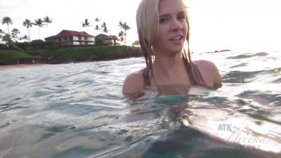 Virtual Vacation In Hawaii With Rachel James Part 1 - Usa on girlsporntube.one