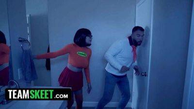 Velma and Fred's Spooky Mystery: Cosplay Fun Turns X-Rated! on girlsporntube.one