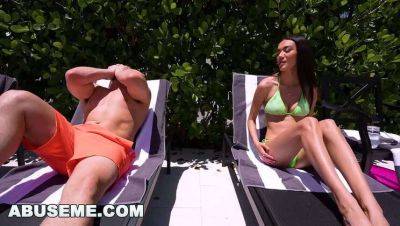 Sawyer Cassidy & Peter Green: A Specific Fling by the Pool on girlsporntube.one