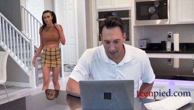 Stepdaughter Mia Taylor Catches Stepdad Jerking Off on girlsporntube.one